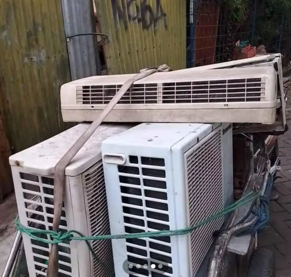 Rombeng jual beli segala macam barang bekas