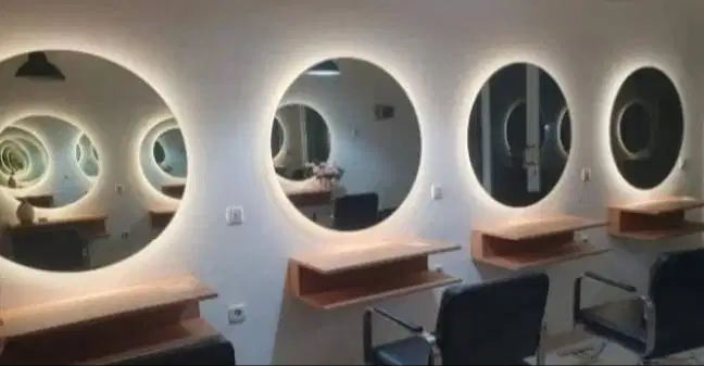 Meja Rias dan cermin bulat bekas salon