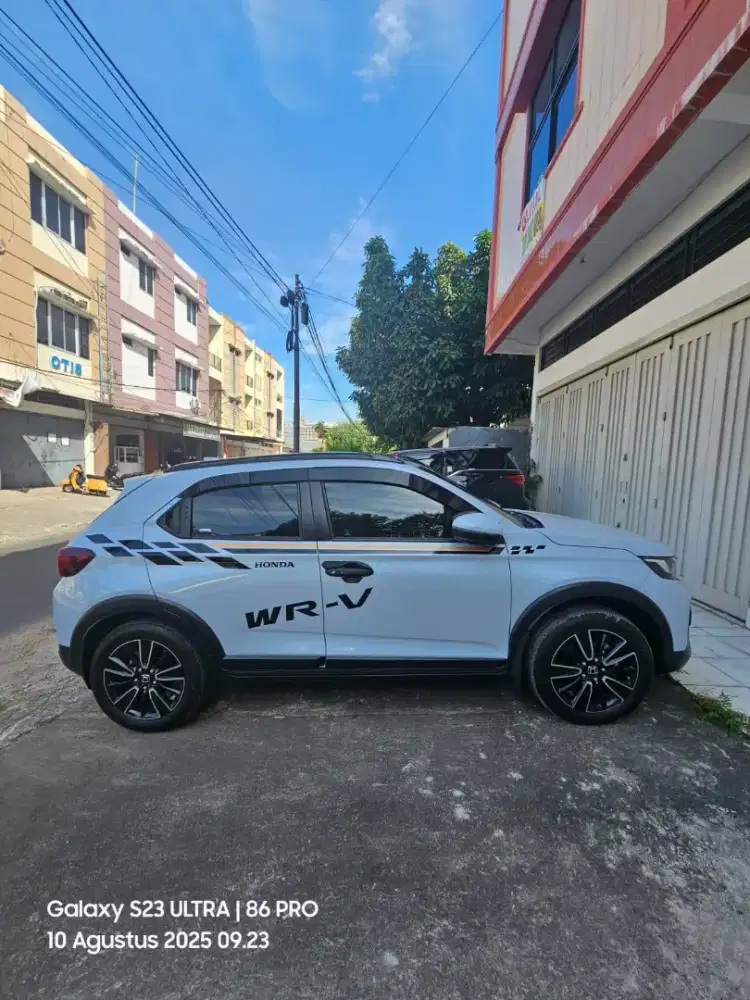 Honda WRV sensing tipe tertinggi putih 2023 km rendah