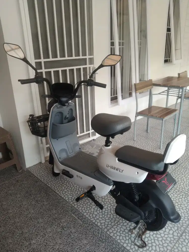 Dijual sepeda listrik putih