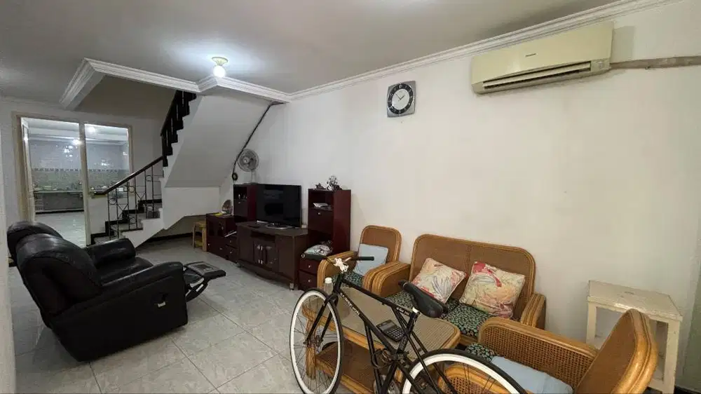 Dijual Rumah Minimalis Pakuwon Indah Cluster Villa Valensia 2 Lantai