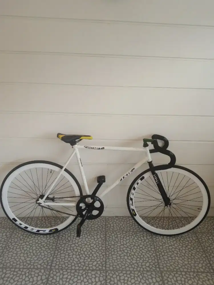 Dijual sepeda fixie.