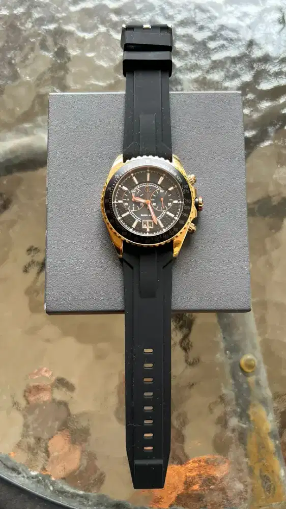 WTS WATCH JAM TANGAN branded GUESS COLLECTION Limited edition gold top