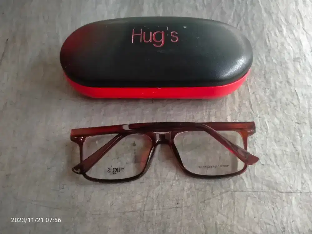 Frame kacamata Hug's