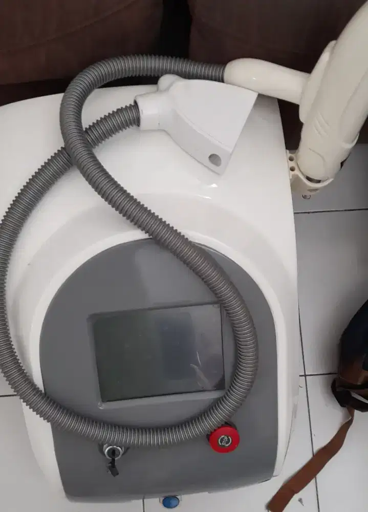 Alat laser penghilang flek hitam