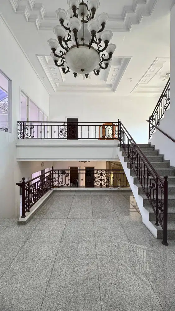 Dijual Rumah Komersial Raya Citraland Villa Taman Telaga 3 Lantai