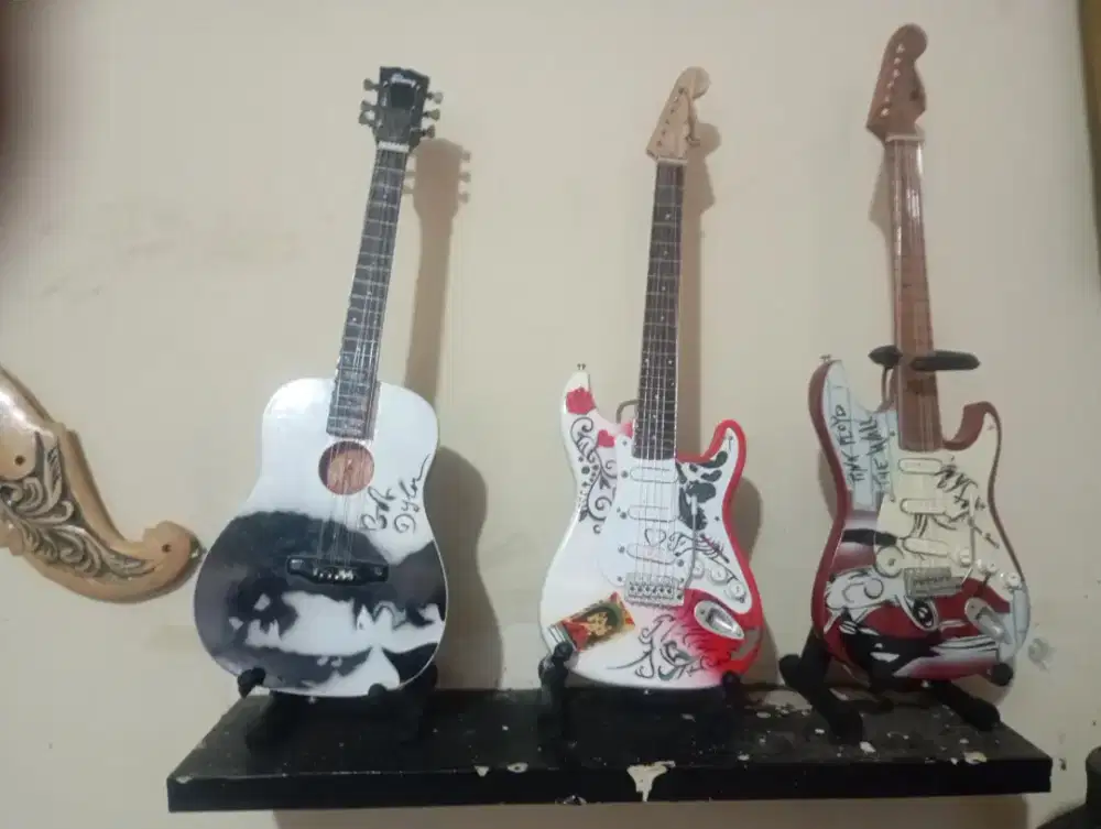 Miniatur gitar elektrik