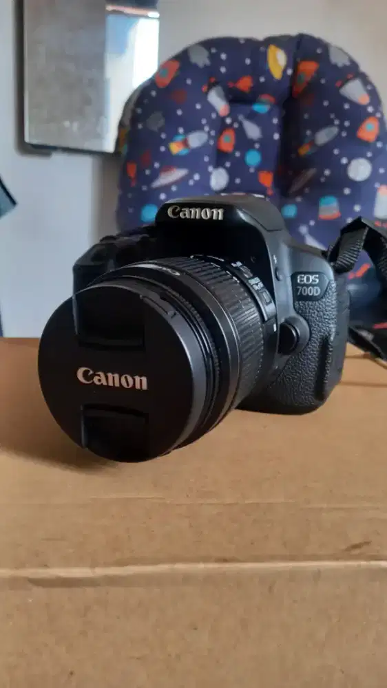 CANON EOS 700D +LENSA KIT 18-55MM