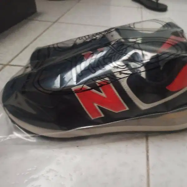 Sepatu Sneakers Pria NEW BALANCE 373 V2 ORIGINAL