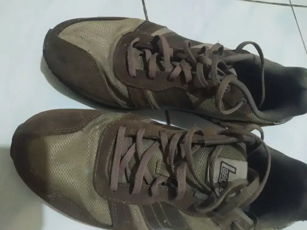 Sepatu merk League original size 41