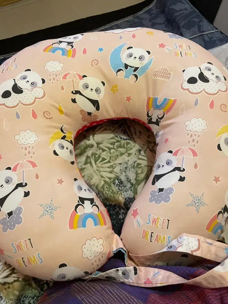 Bantal menyusui, bantal tidur bayi dan bedong bayi