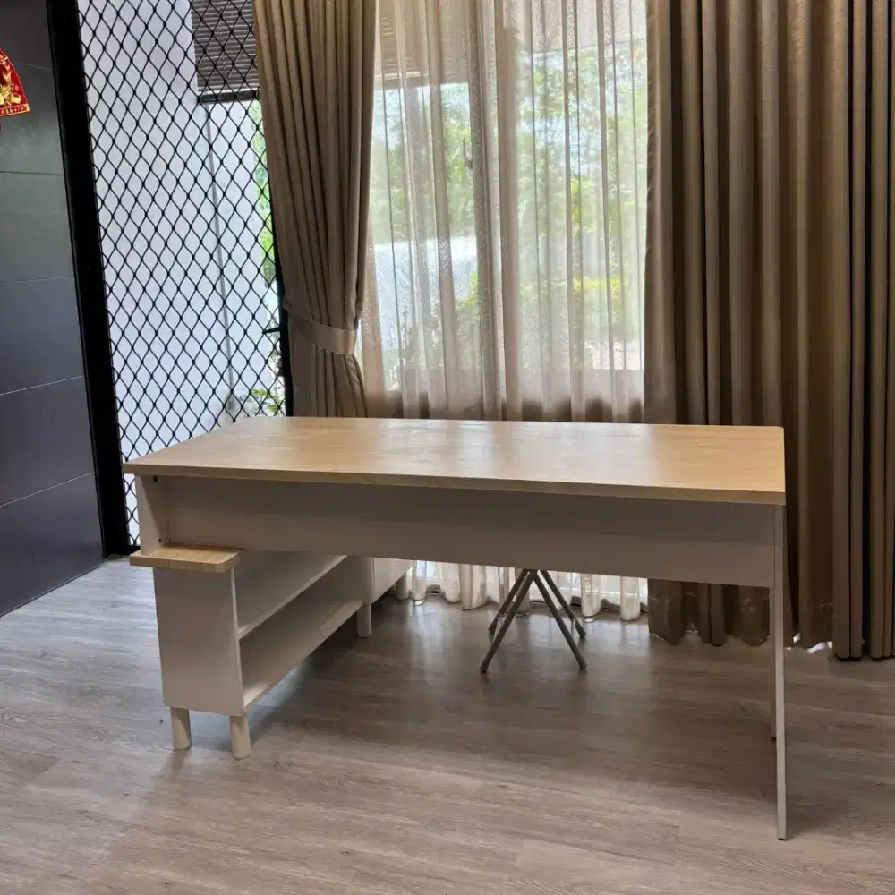 Meja kantor ok bgt terawat