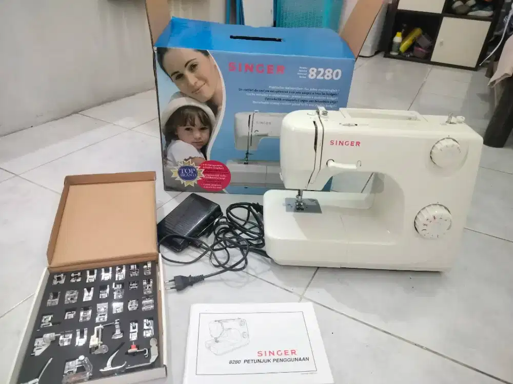 Mesin Jahit Portabel ( Singer 8280 )