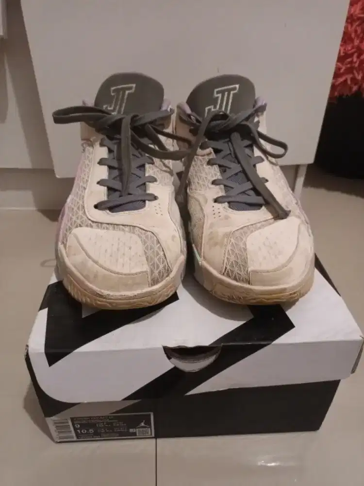 Dijual sepatu jordan basket 42.5