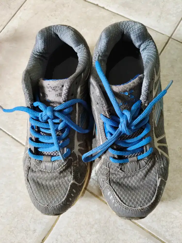 Sepatu Running Pria Wanita