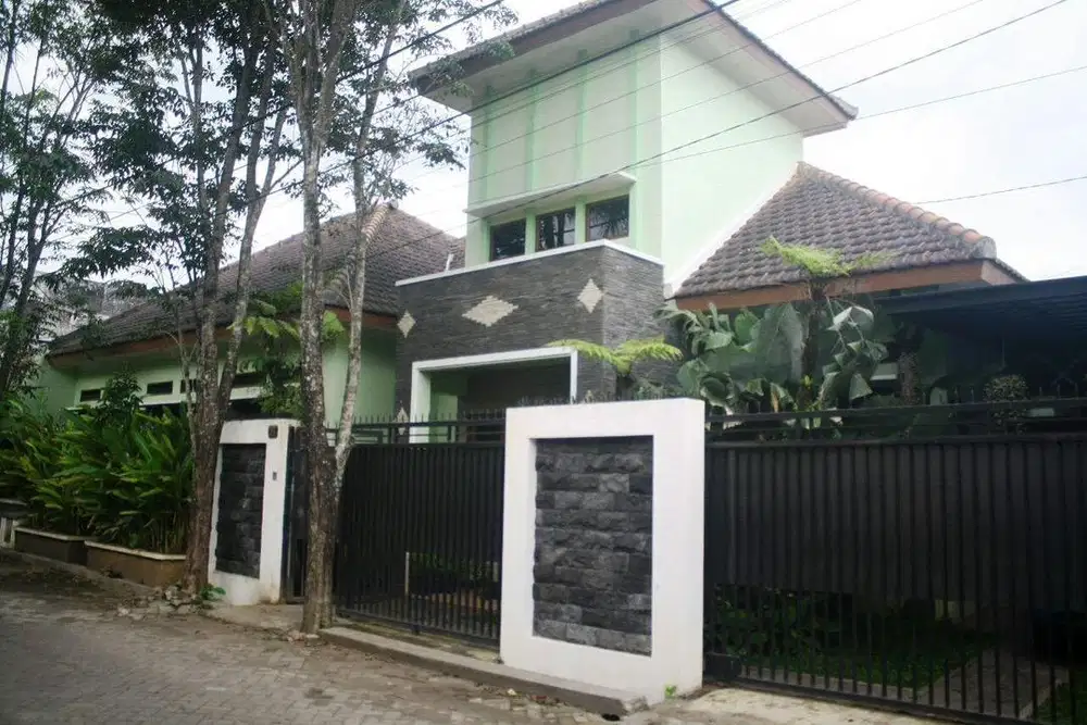 Rumah Luas 229 m2 area Siguragura Kota Malang
