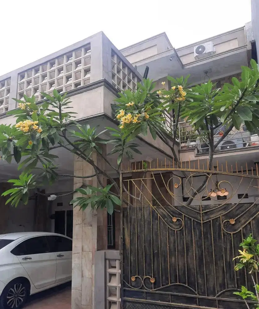 Rumah SHM Luas 2 Lt Strategis 12 Menit ke Cibubur Junction J-33823