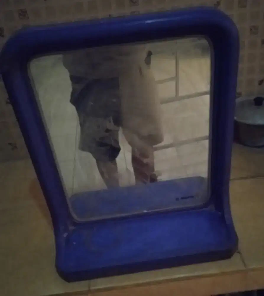 Cermin kaca Maspion warna biru