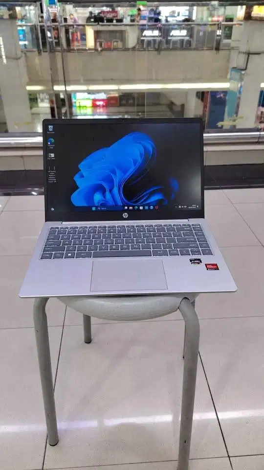 HP 14 em0332AU em0333AU /Ryzen 3 7320U/8GB/512GB SSD/14″ FHD/Win 11 Ho