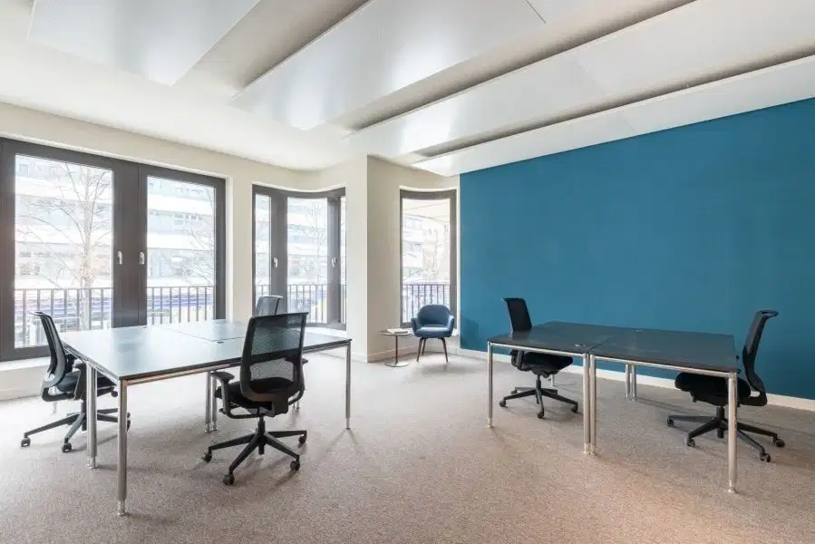 Pindah ke ruang kantor terbuka siap pakai untuk 15 orang di Regus Ciputra World