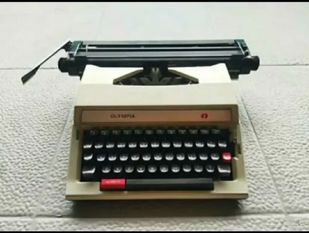 Jual Mesin Tik Jadul (Antik).