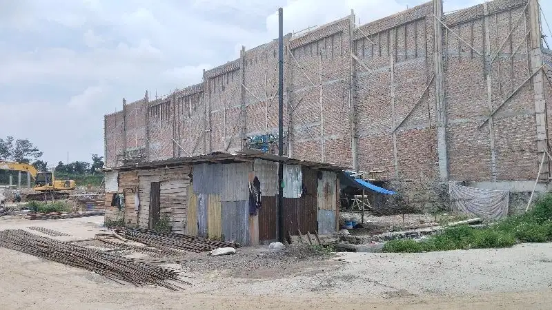 gudang di kawasan industri