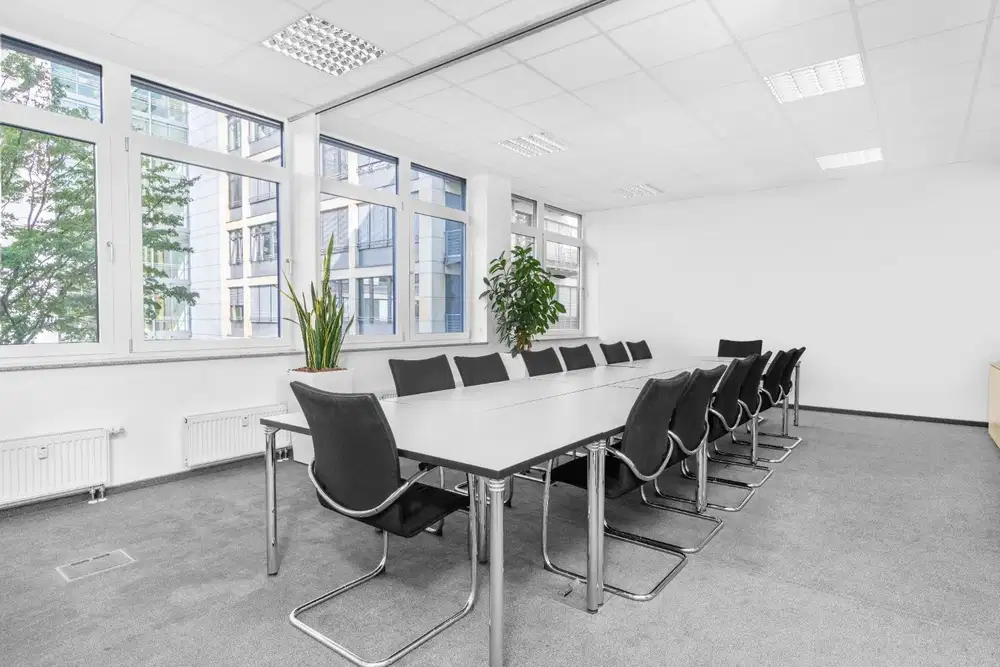 Ruang kantor pribadi berlayanan lengkap untuk Anda dan tim di Regus Menara Palma Simatupang