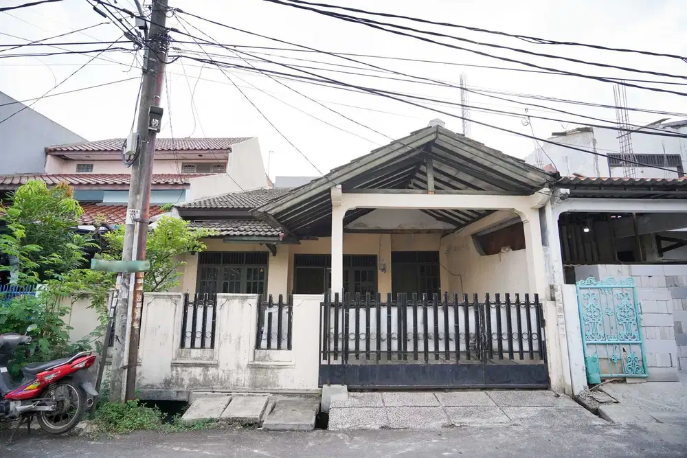 Rumah 2 Lt Luas 15 Mnt ke Puri Indah Mall Dibantu KPR J-20427