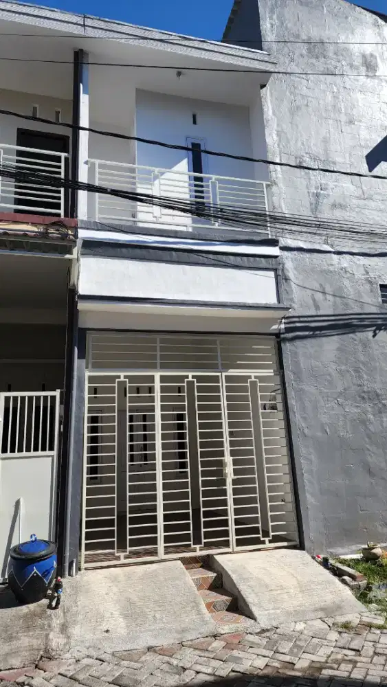 Disewakan murah rumah 2 lantai row jalan 7 meter bisa untuk usaha