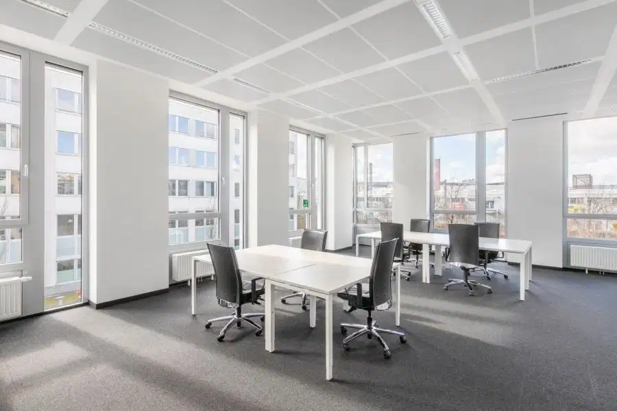 Ruang kantor terbuka dengan layanan lengkap untuk Anda dan tim di Regus The Vida