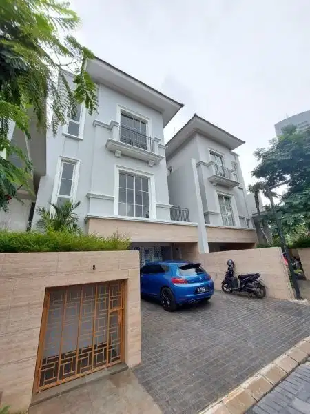 Townhouse Baru Mewah 3 Lantai Di Lebak Bulus