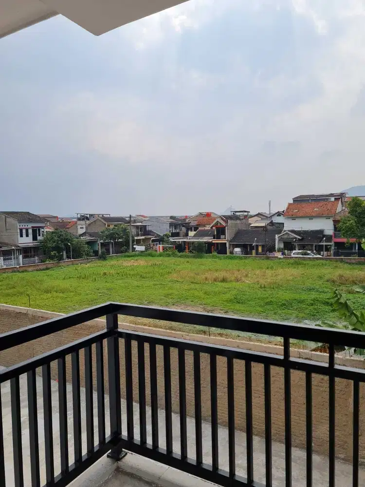 Dijual Rumah Dekat Kota Murah 2 Kamar 2 Lantai Carport
