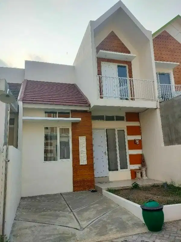 DIjual rumah town house 2 lantai di dekat alun2 kota malang