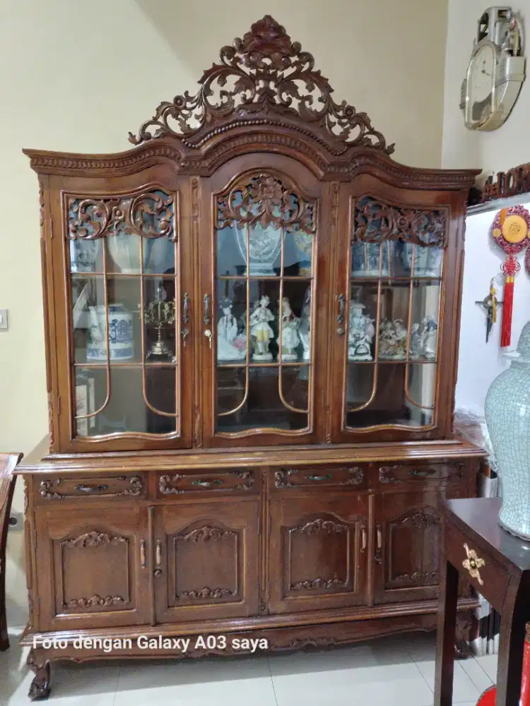 Lemari pajangan kayu jati tua ukir P.185cmx T.240cmx L.47cm