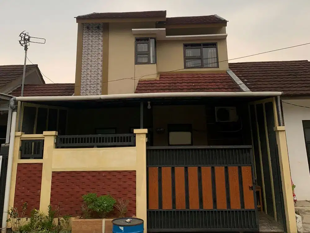 Rumah di Grand Riscon Padjadjaran dekat Stasiun Bojong Gede J-16135