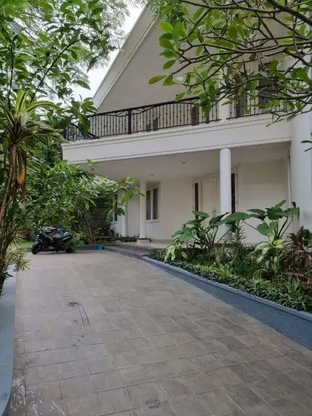 Rumah Mewah Strategis Dekat Senayan Kebayoran Baru