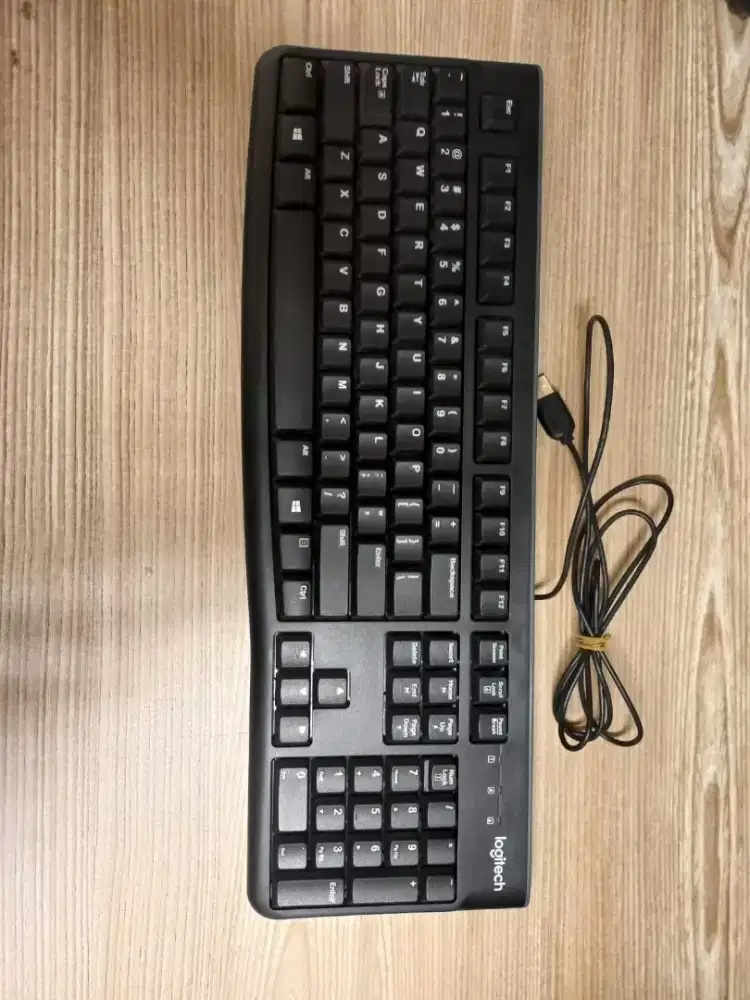 Logitech K120 (keyboard kabel USB).