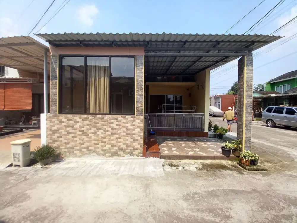 Rumah Hadap Timur 14 Menit ke Stasiun Depok Baru SHM Siap KPR J-34850