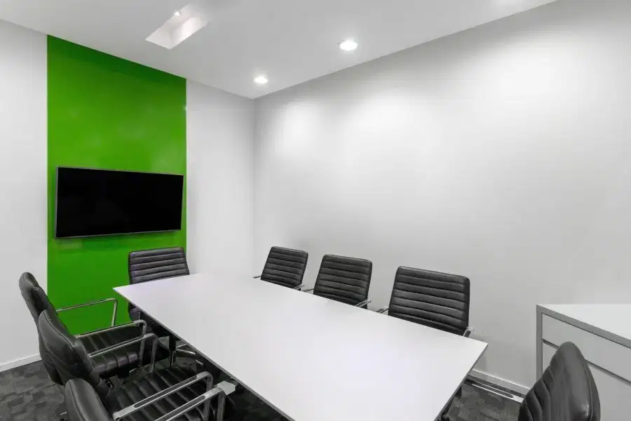 Ruang kantor terbuka dengan layanan lengkap untuk Anda dan tim di Regus Graha Pena