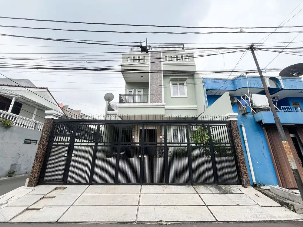 Rumah Ada Rooftop 4 Lt 10 Menit ke Pintu Tol Slipi 2 Siap Huni J-23021