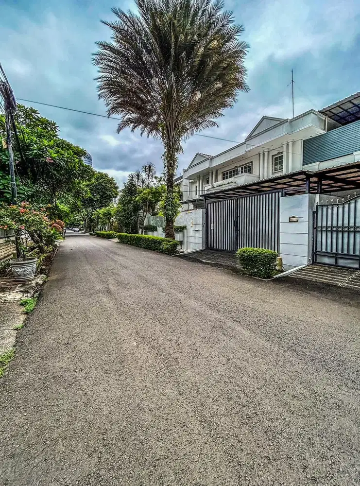 Rumah Bagus Strategis Di Area Bisnis Mega kuningan Jakarta Selatan