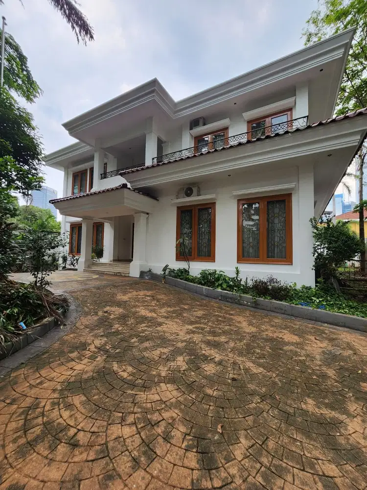 Rumah Hoek Strategis Lokasi Prime Mega Kuningan Jakarta Selatan