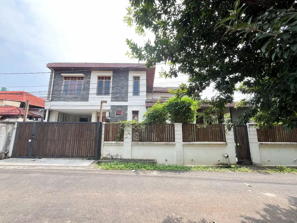 Jual Rumah Strategis di Jalan Pulo Indah 1 dekat Gandaria City J-21372