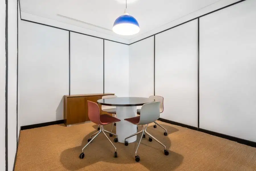 Akses satu harga ke ruang kantor profesional untuk 4 orang di Signature Revenue Tower