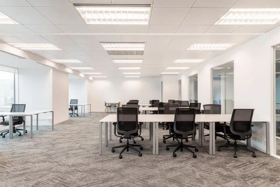 Akses satu harga ke ruang kantor profesional 15 orang di Regus Graha Pena