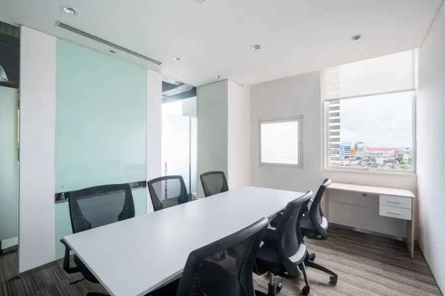 Akses satu harga ke ruang kantor profesional untuk 4 orang di Regus Panin Tower