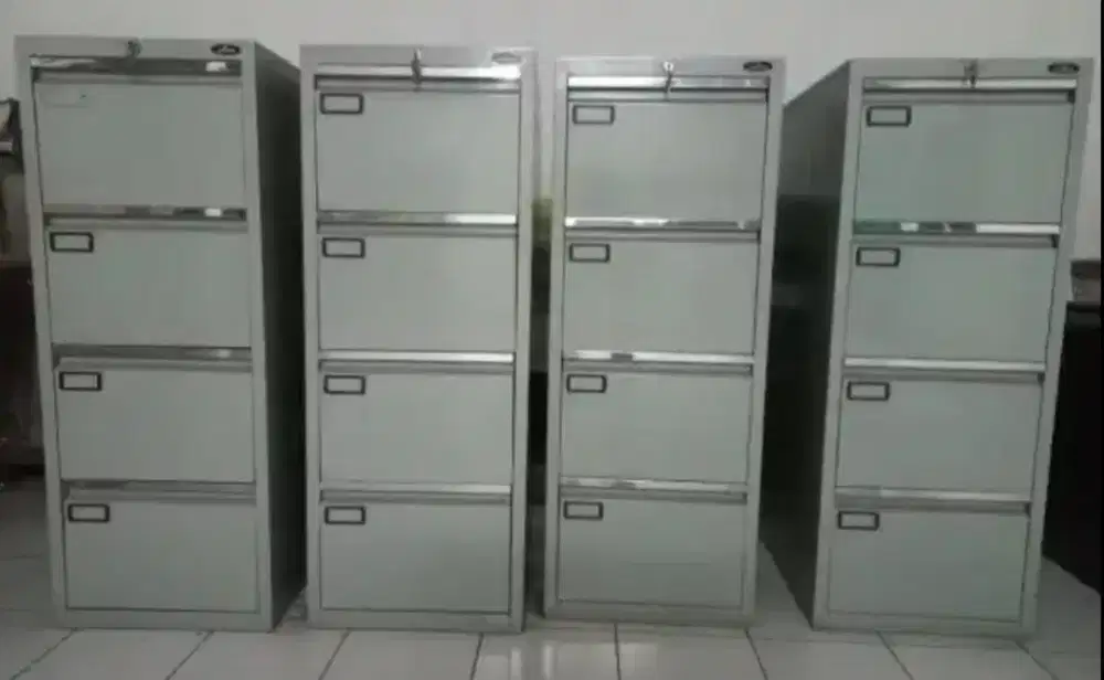 ACROE FILLING CABINET 4 LACI. Plat tebal.1,2mm. Kondisi 95%