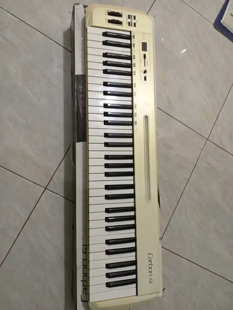 Samson Carbon 61 MIDI Controller