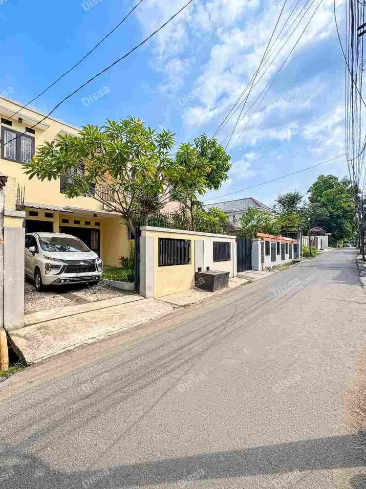 RUMAH MEWAH ASRI SIAP HUNI AKSES 5 MENIT KE MRT FATMAWATI