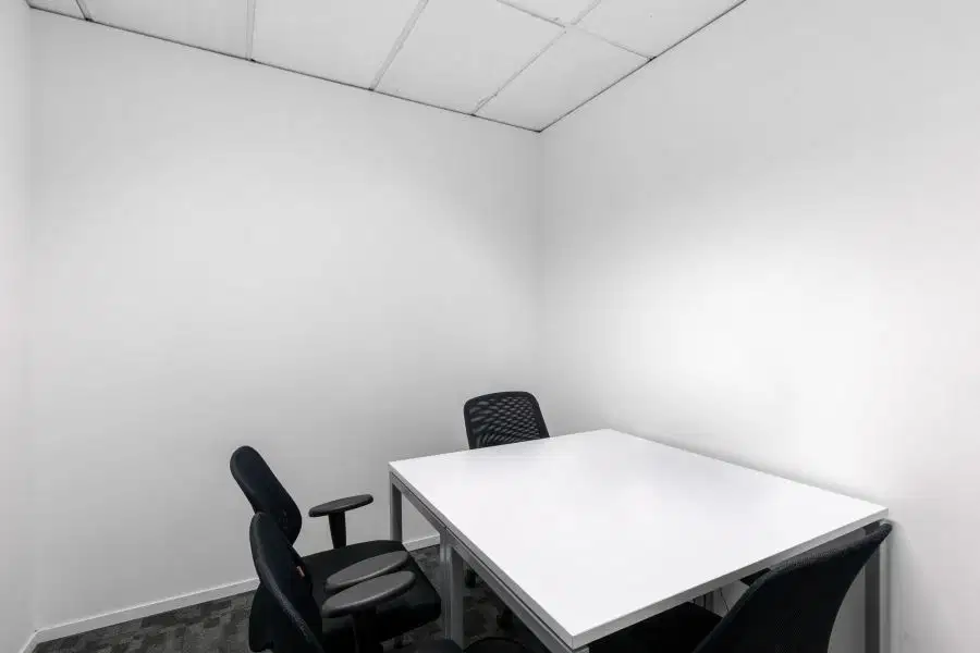 Akses satu harga ke ruang kantor profesional untuk 4 orang di Regus Graha Pena